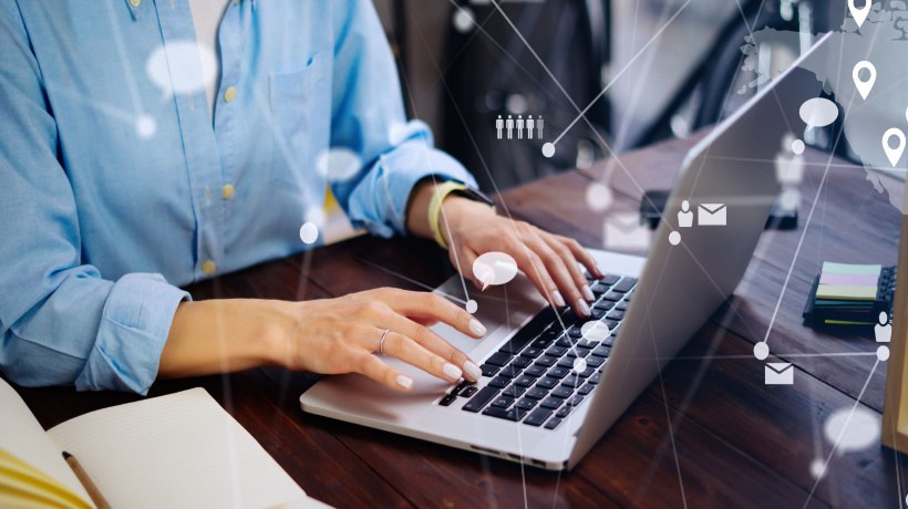 Digital Collaboration: How Online Communities Build Knowledge